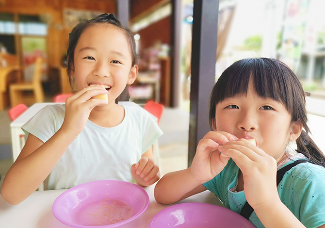 親子で桃狩り