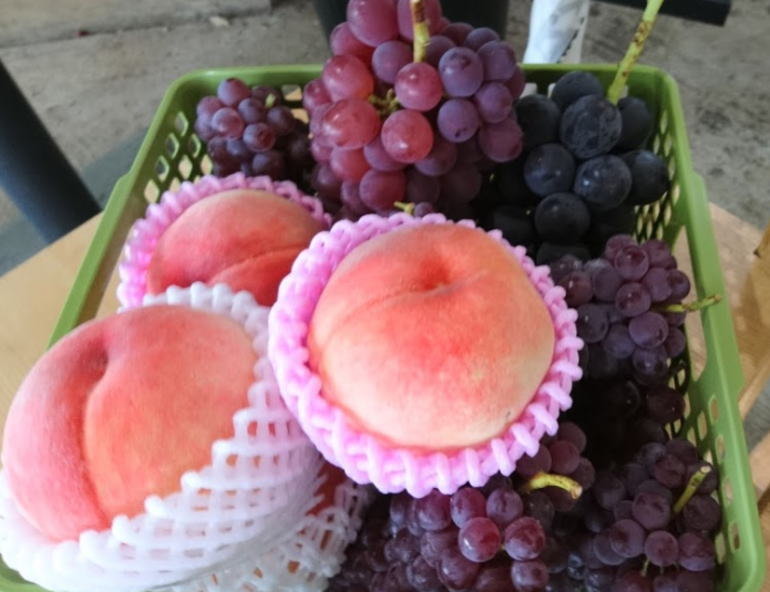 桃と葡萄の食べ放題